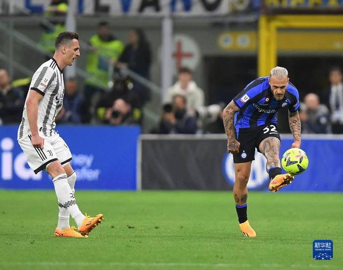 巴萨的丢球方式总是千篇一律…前锋速度也不用特别快，克纳夫这次只有32km／h