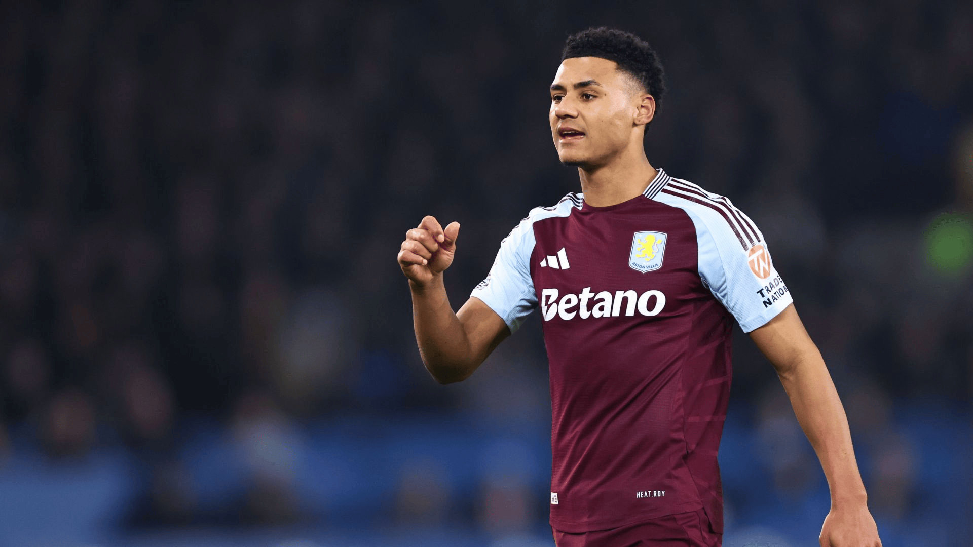 哈兰德晒与母亲、哥哥合照：老大、我和我哥