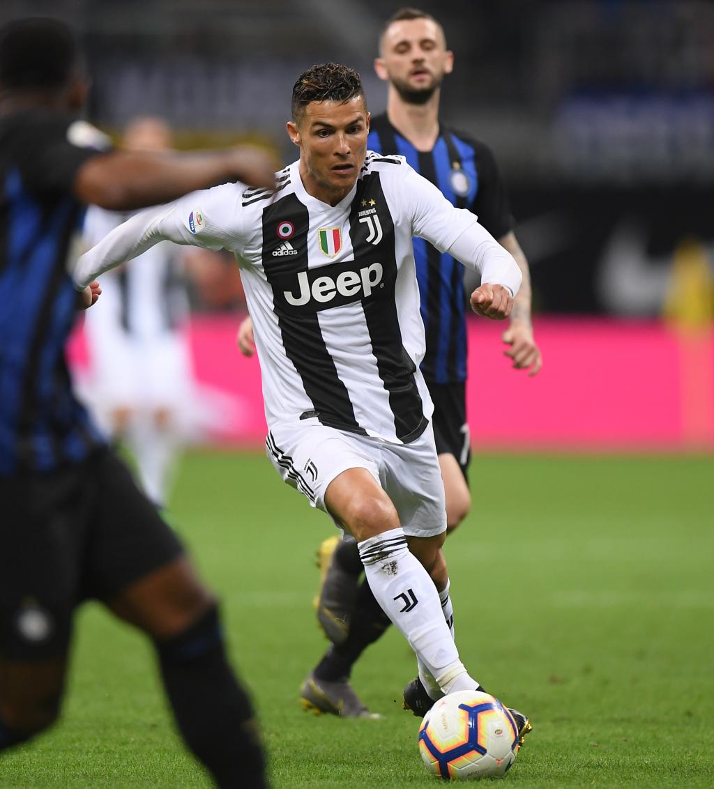 拜仁CEO：我希望续约于帕梅卡诺，卡尔为青训球员树立榜样（拜仁高层：希望续签于帕梅卡诺，卡尔是青训球员的楷模）