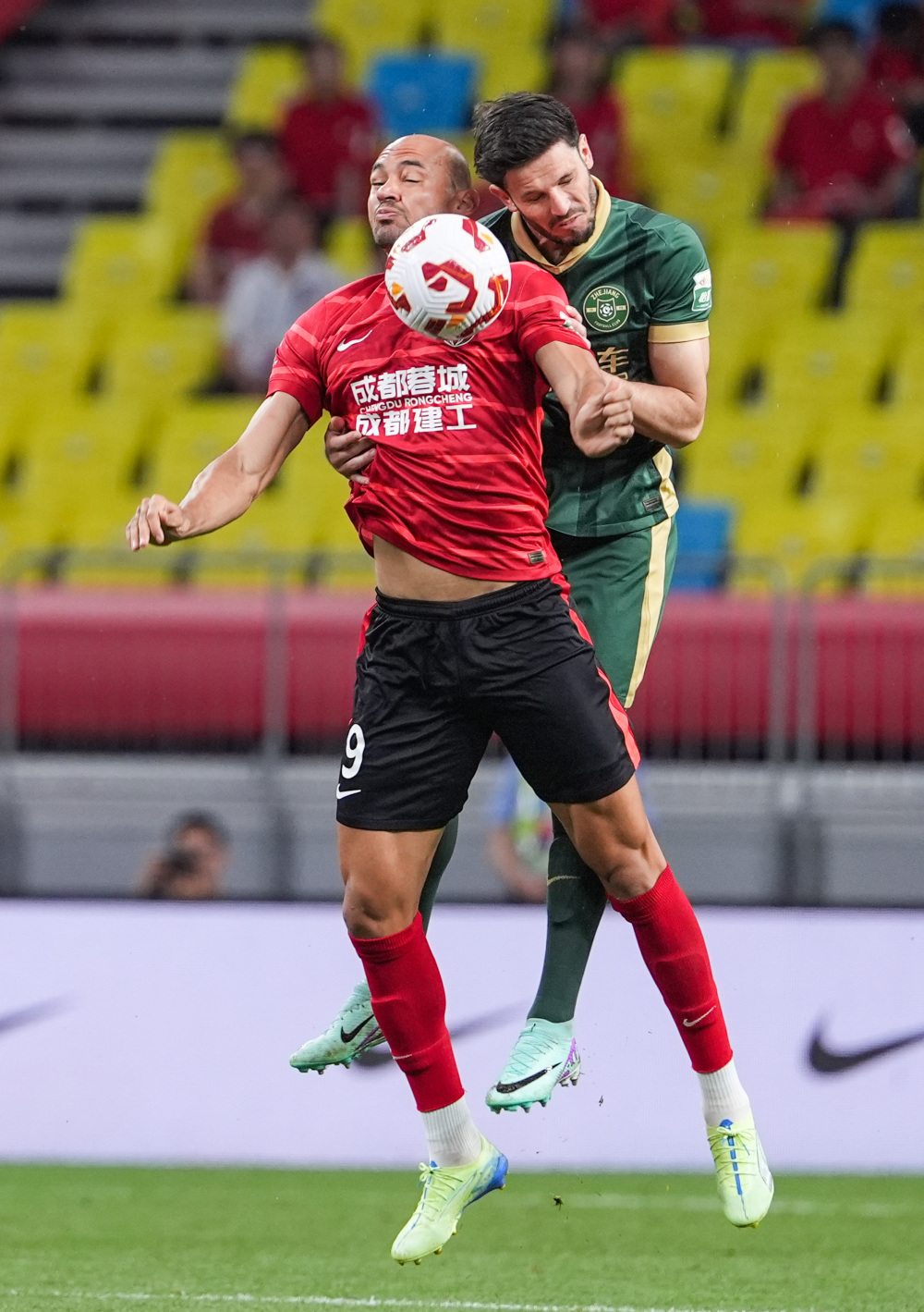 河南队祝贺重庆铜梁龙冲超：中超赛场将因你们的到来更加精彩（河南队向重庆铜梁龙晋级中超致贺：你们的到来必将让中超更精彩）