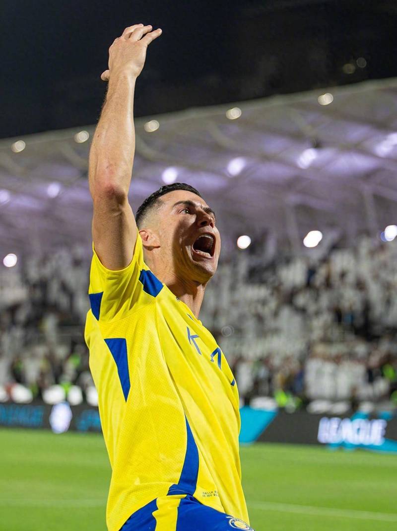 连输埃因霍温、本菲卡，那不勒斯队史首次遭遇欧冠客场连败（先后负于埃因霍温和本菲卡，那不勒斯队史首度在欧冠遭遇客场连败）