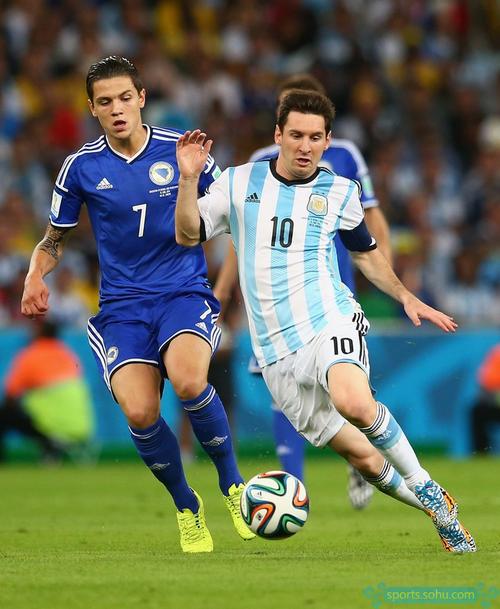 姆巴佩今年已为皇马打入58球，距离C罗创造的队史纪录还差1球（姆巴佩年内为皇马已进58球，距离C罗队史纪录仅差1球）