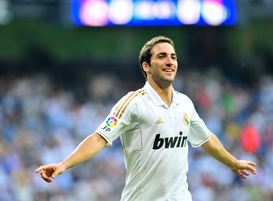 意甲半场：切蒂拉失空门，都灵点球被吹，暂0-0萨索洛（意甲半场战报：切蒂拉空门失机，都灵点球遭取消，都灵暂0-0萨索洛）