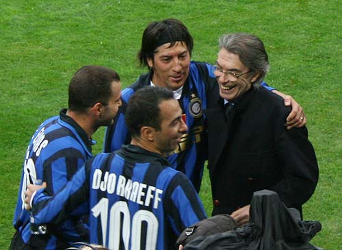 法兰克福主帅：因头球输比赛令人懊恼，遗憾上半场没进第二球